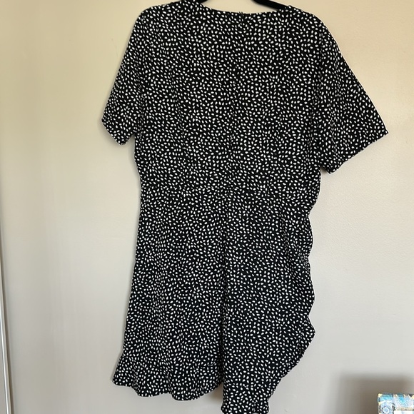 Missguided Black and White Asymmetrical Dress - Picture 5 of 7